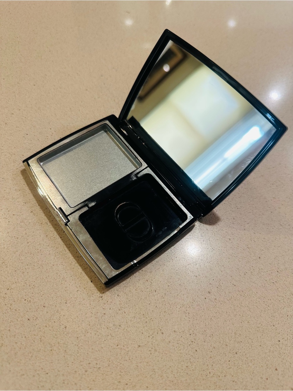 Empty Dior Refillable Compact - Picture 2 of 4
